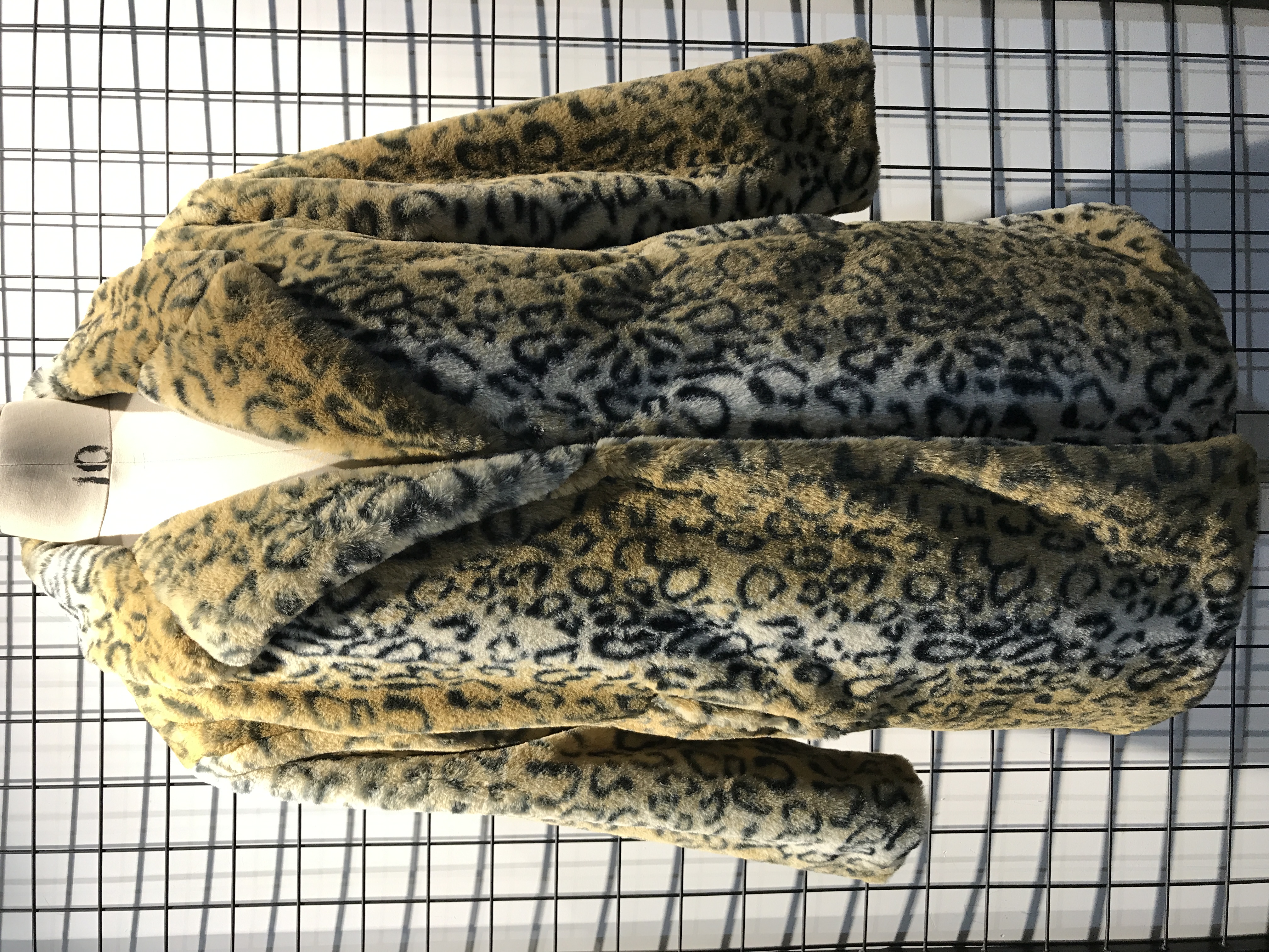 Ladie's fur coat  ID0014